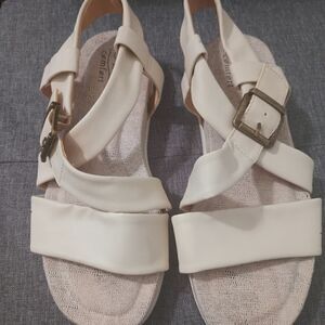 B.O.C Comfort Strappy Cream Sandals. SZ 8M